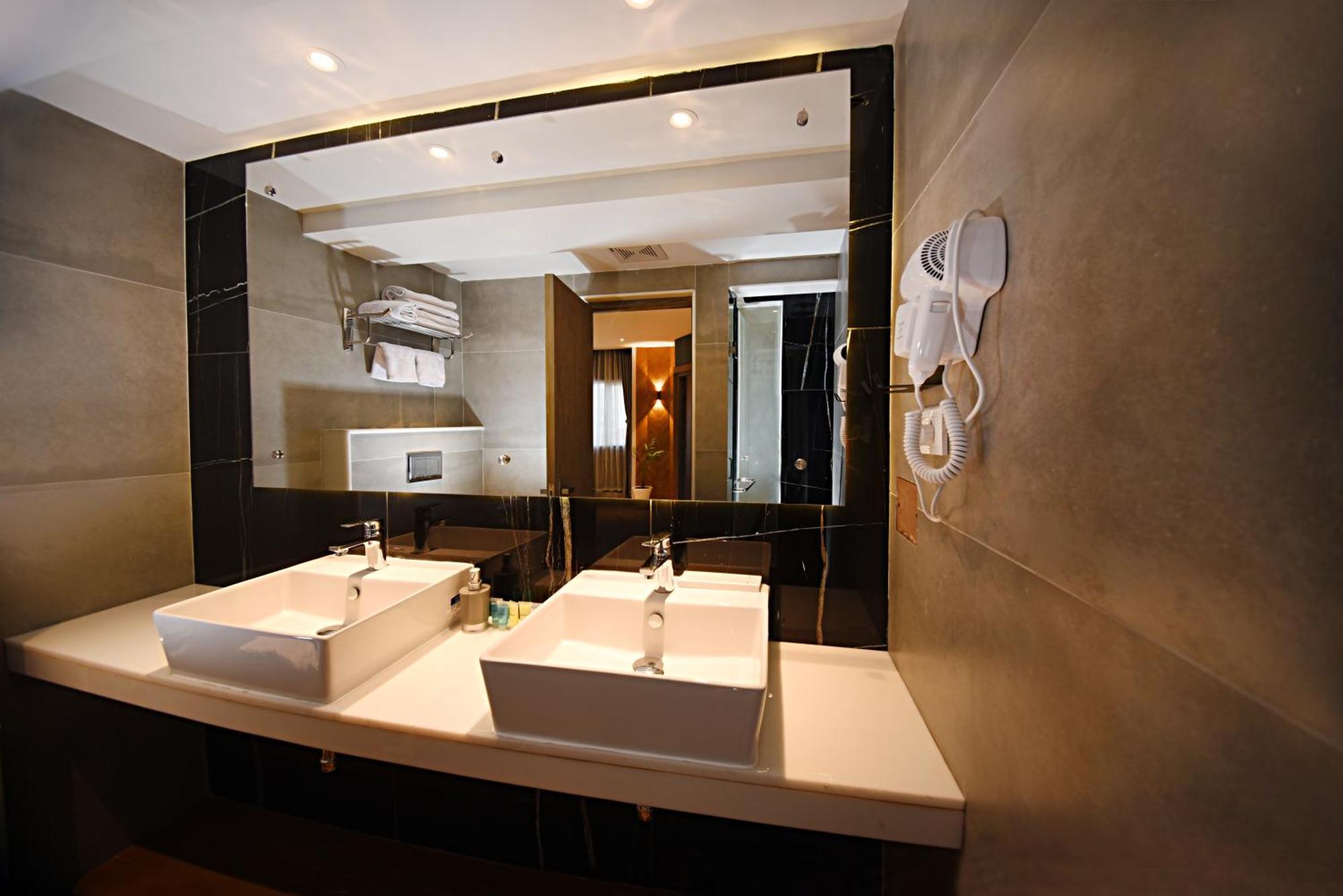 Daali Hotel & Apartment Катманду Екстер'єр фото